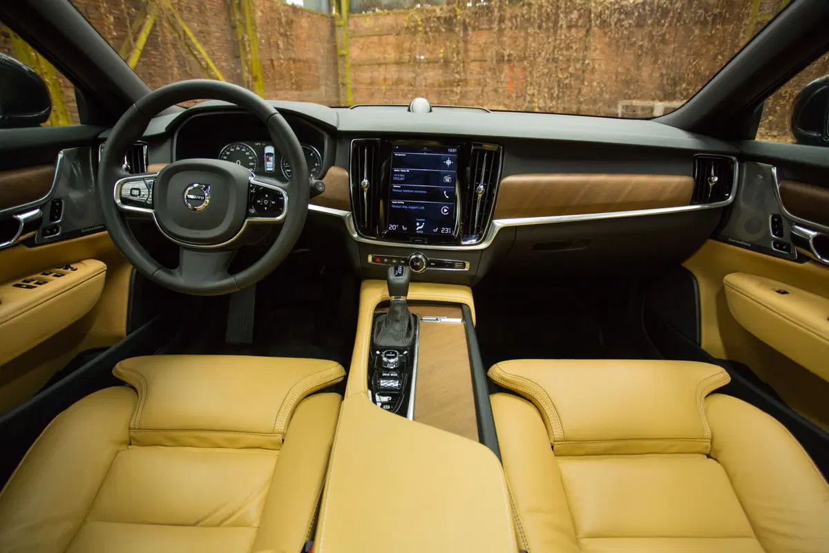 Volvo S90 e V90: scopri gli interni "svedesi" nel video a 360° (2)