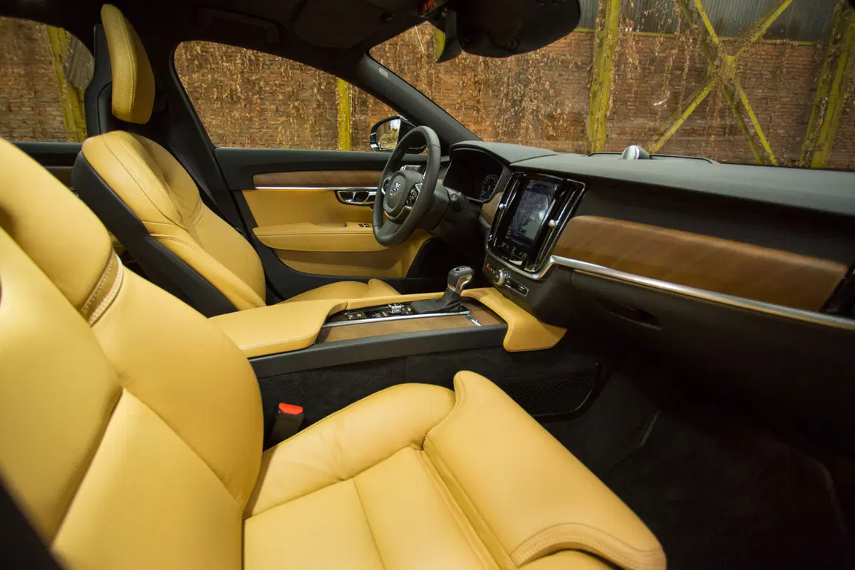 Volvo S90 e V90: scopri gli interni "svedesi" nel video a 360° (3)
