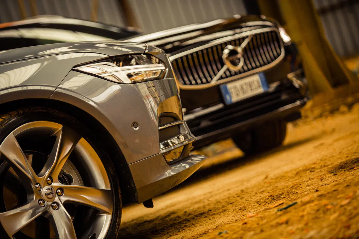 Volvo S90 e V90: scopri gli interni "svedesi" nel video a 360° (18)