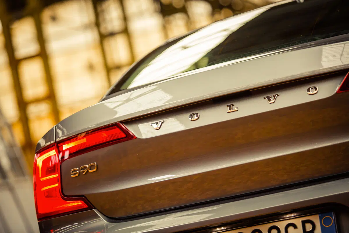 Volvo S90 e V90: scopri gli interni "svedesi" nel video a 360° (20)