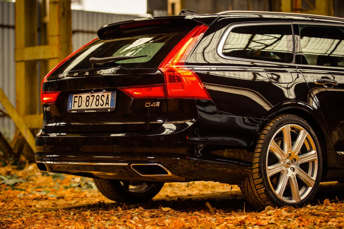 Volvo S90 e V90: scopri gli interni "svedesi" nel video a 360° (24)
