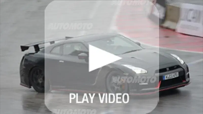 Nissan: brividi (e risate) in pista con i modelli Nismo e l'ex pilota di F1 Liuzzi