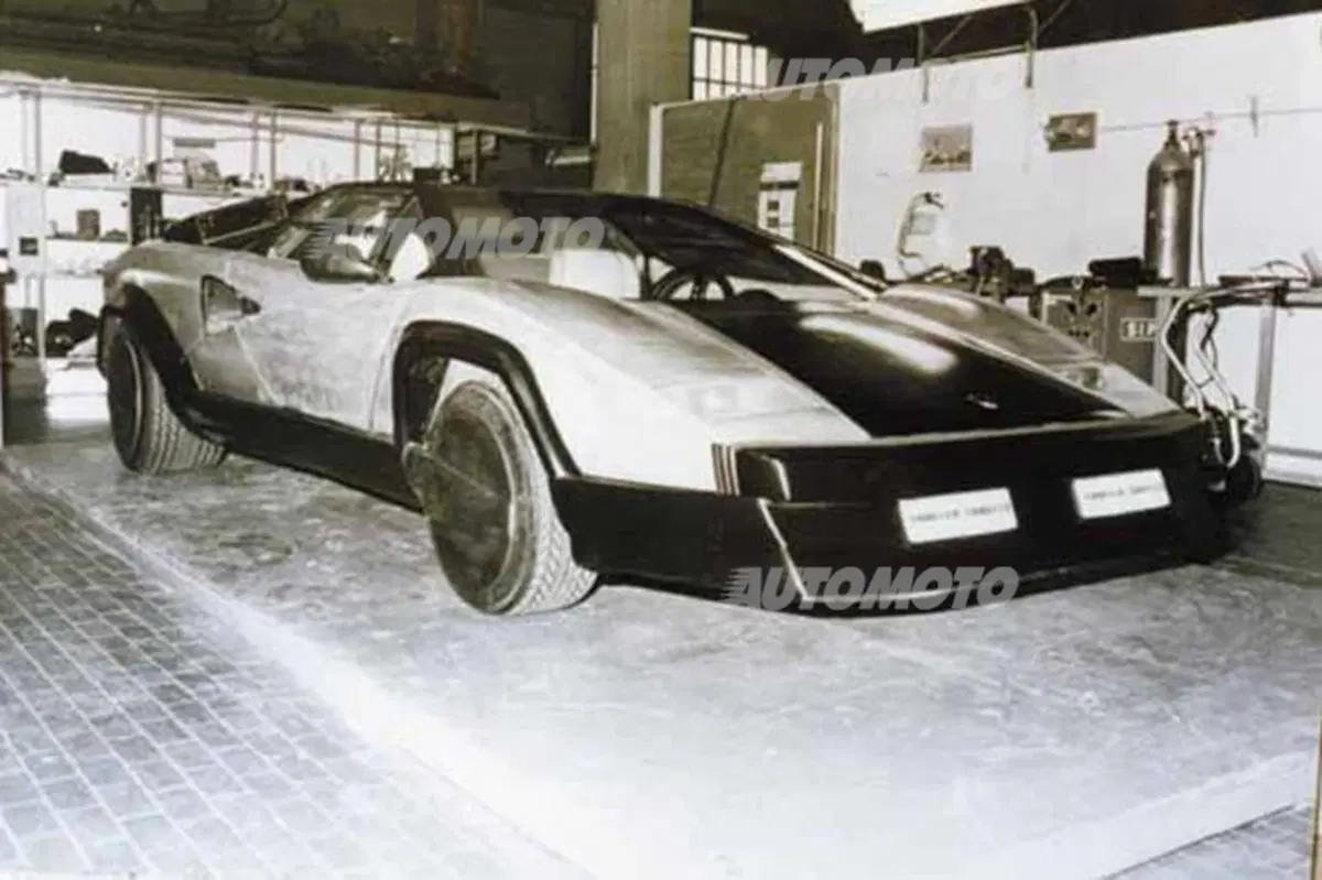 Lamborghini Countach Evoluzione: la superleggera sfortunata ideata da Pagani (9)