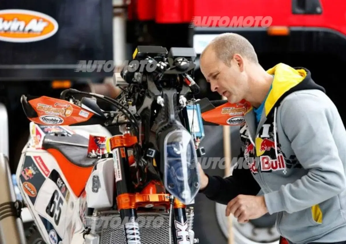 Dakar 2015. La doppia immensit&agrave; del "paddock" a Tecnopolis