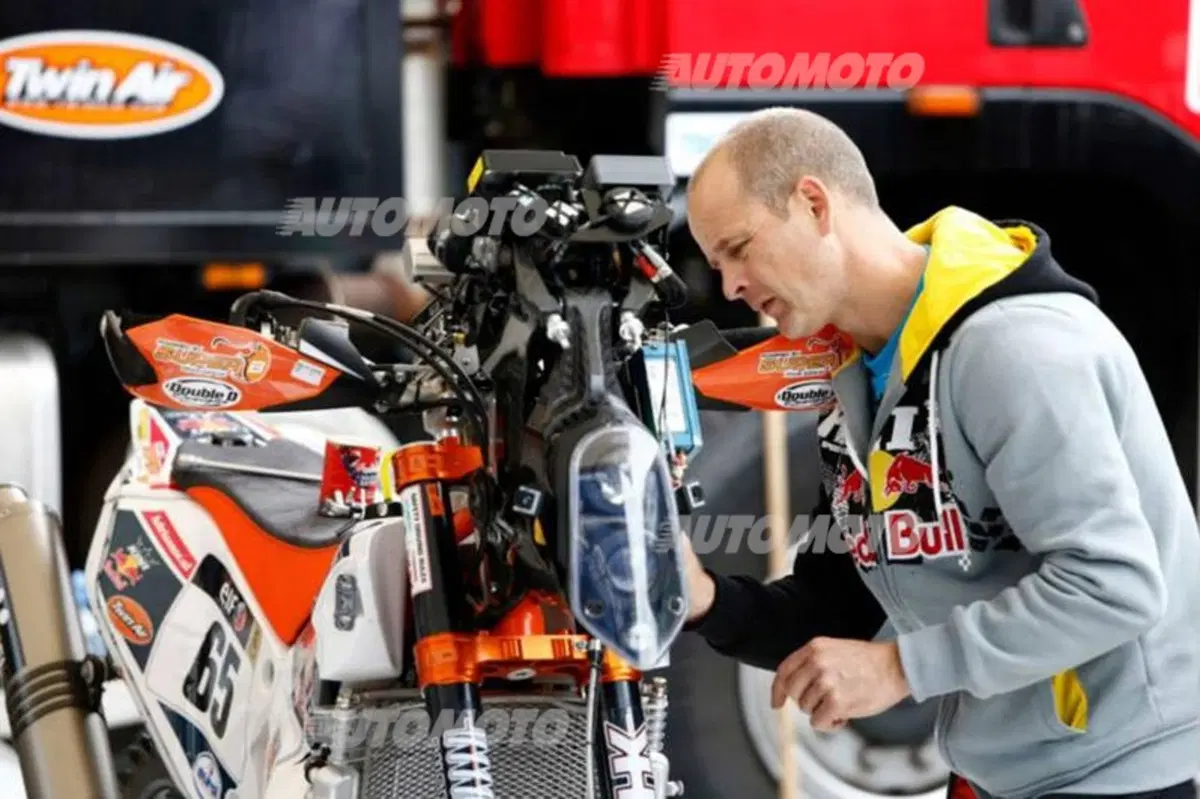 Dakar 2015. La doppia immensità del "paddock" a Tecnopolis (4)