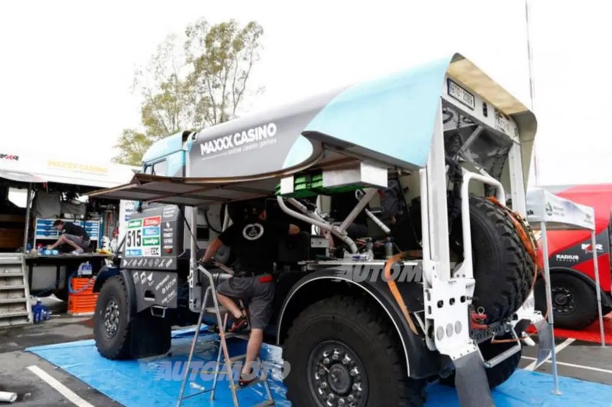 Dakar 2015. La doppia immensità del "paddock" a Tecnopolis (7)