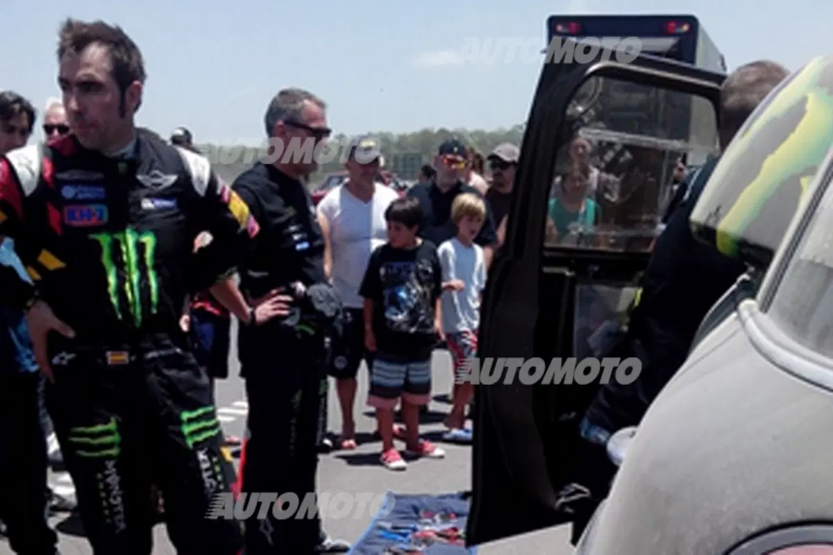 Dakar 2015, clamoroso: Nani Roma fuori dai giochi, la sua Mini è KO (2)