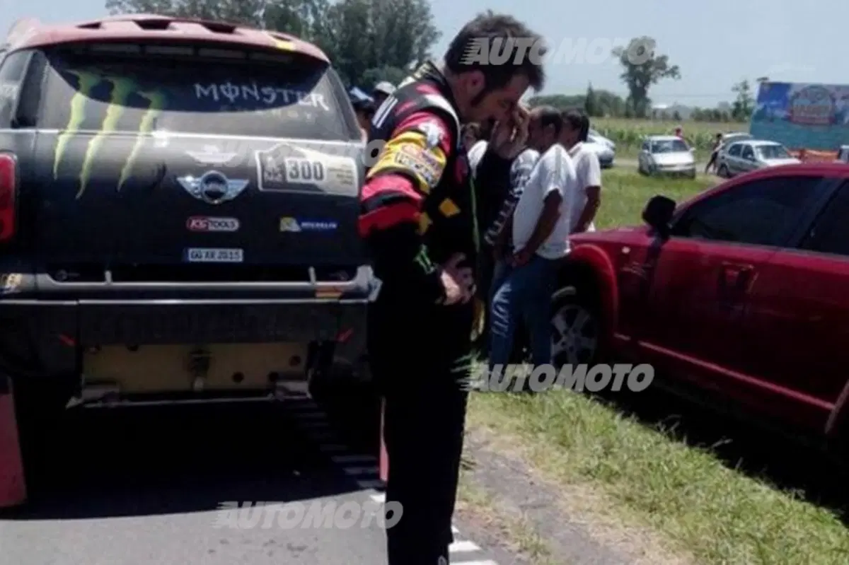 Dakar 2015, clamoroso: Nani Roma fuori dai giochi, la sua Mini è KO (6)
