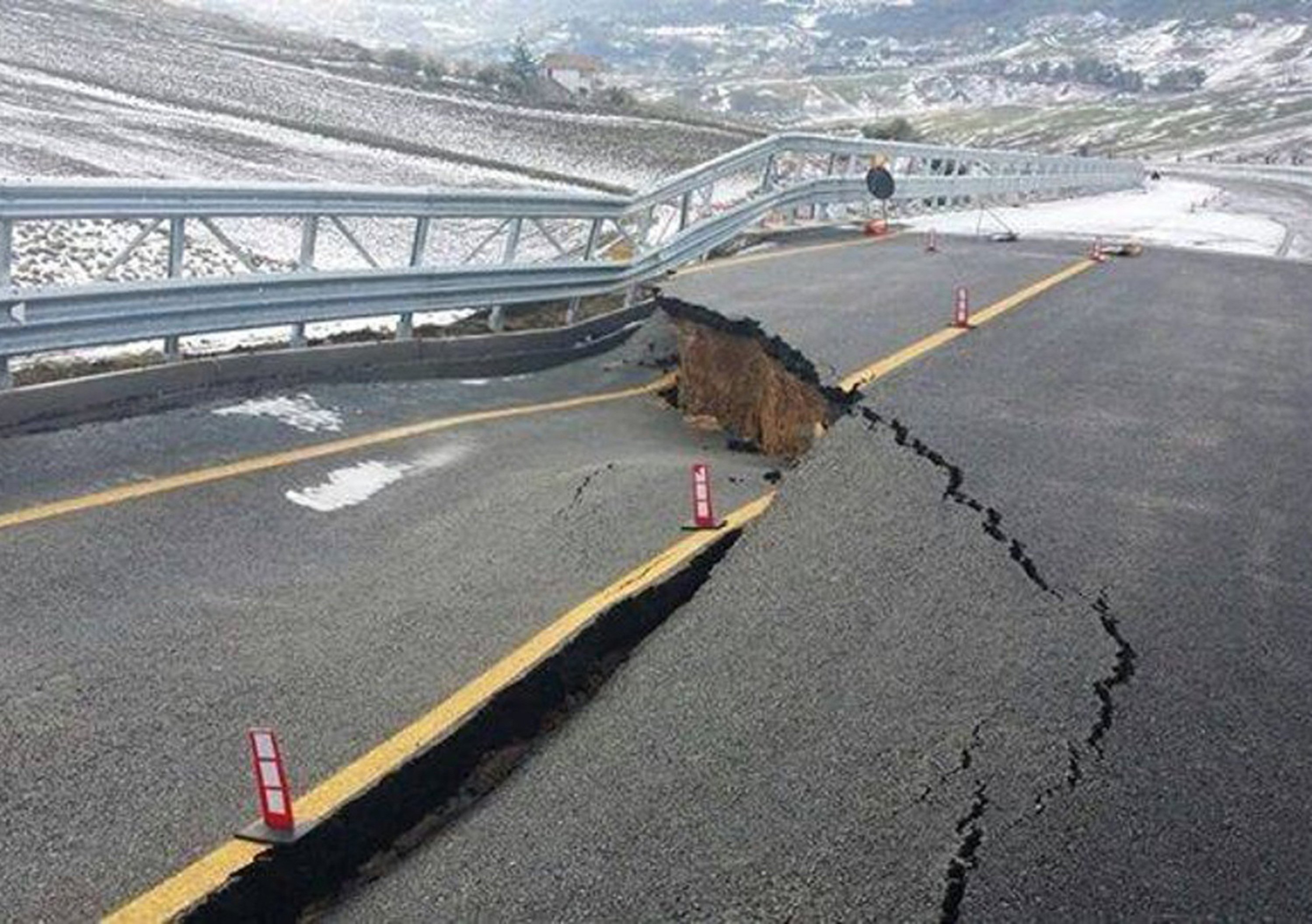 Crollo sulla Palermo-Agrigento dopo 10 giorni dall&rsquo;inaugurazione del viadotto