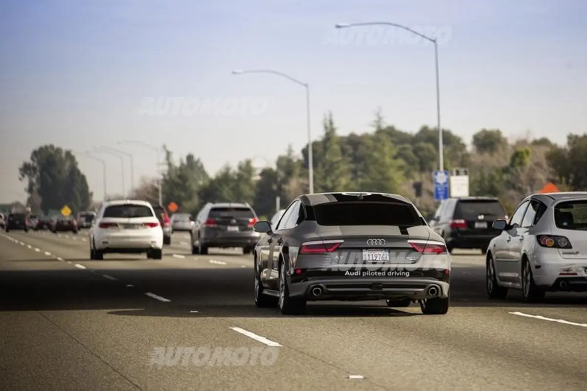 Audi A7 piloted driving concept: 900 km fino a Las Vegas senza pilota (14)
