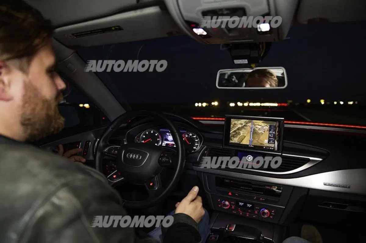 Audi A7 piloted driving concept: 900 km fino a Las Vegas senza pilota (17)