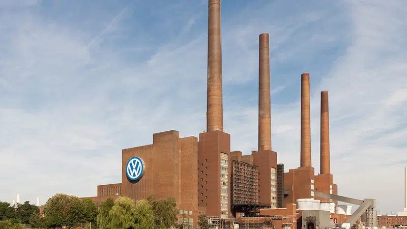 Volkswagen &egrave; il primo costruttore mondiale: storico sorpasso su Toyota