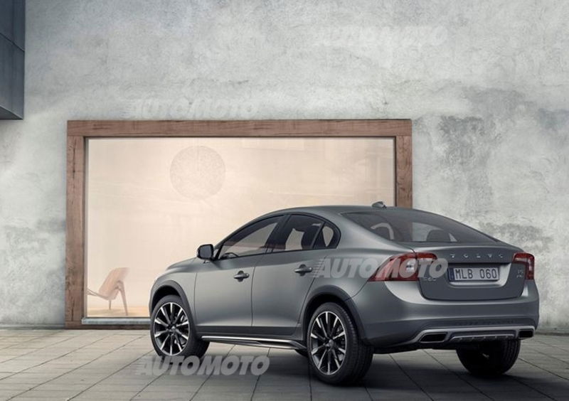 Volvo S60 Cross Country: prima berlina di lusso crossover