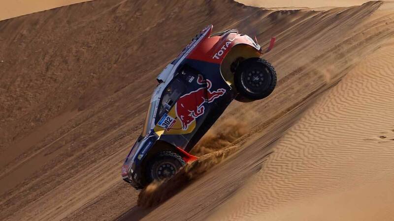 Dakar 2015, tutte le Peugeot sono ancora in gara. E una ha &quot;rischiato&quot; di vincere