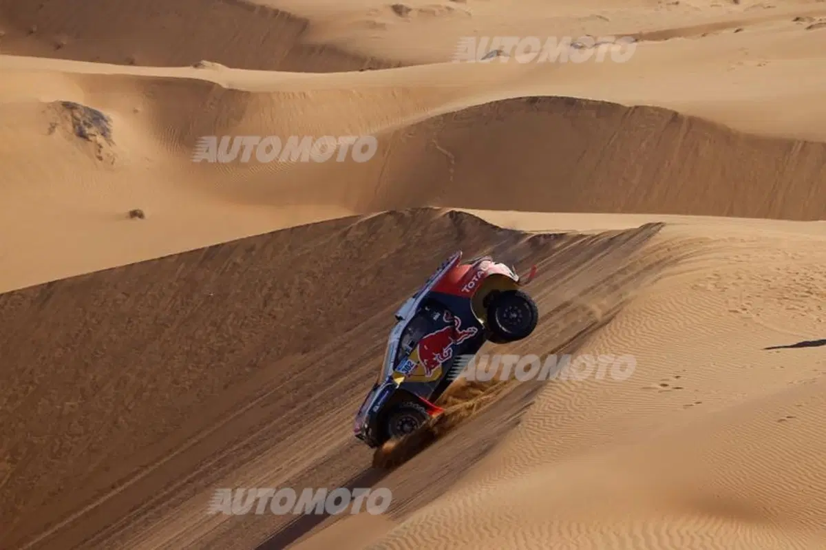 Dakar 2015, tutte le Peugeot sono ancora in gara. E una ha "rischiato" di vincere