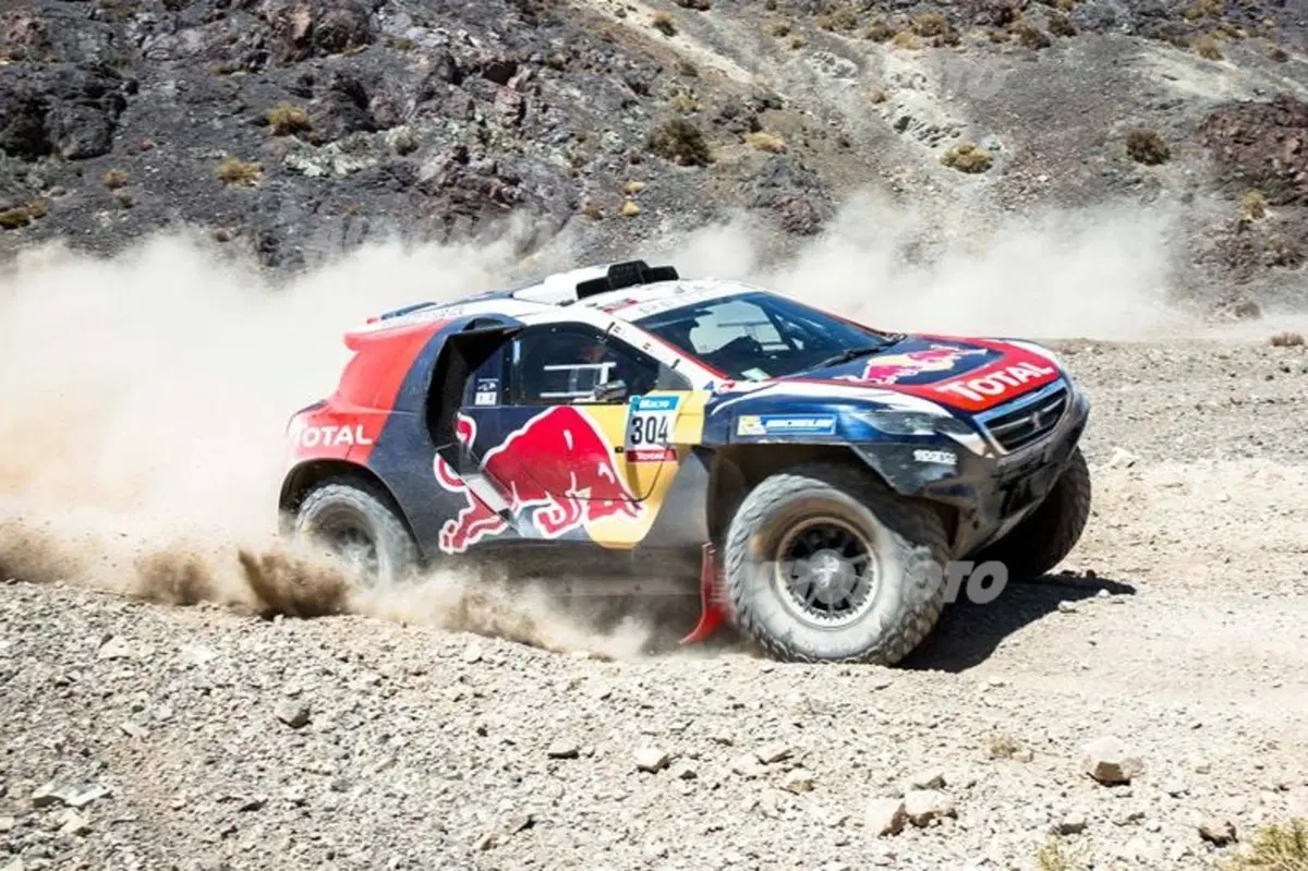 Dakar 2015, tutte le Peugeot sono ancora in gara. E una ha "rischiato" di vincere (2)