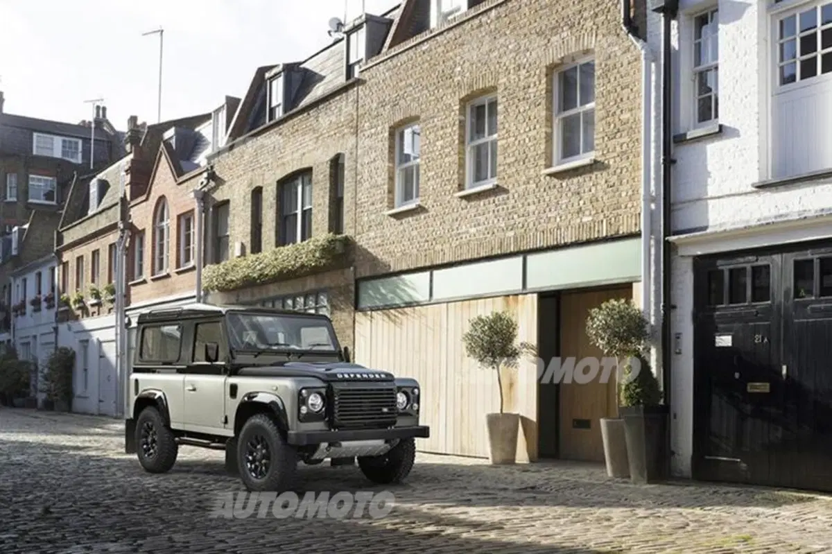 Land Rover Defender: stop alla produzione. Tre edizioni speciali per la fine di un mito (9)