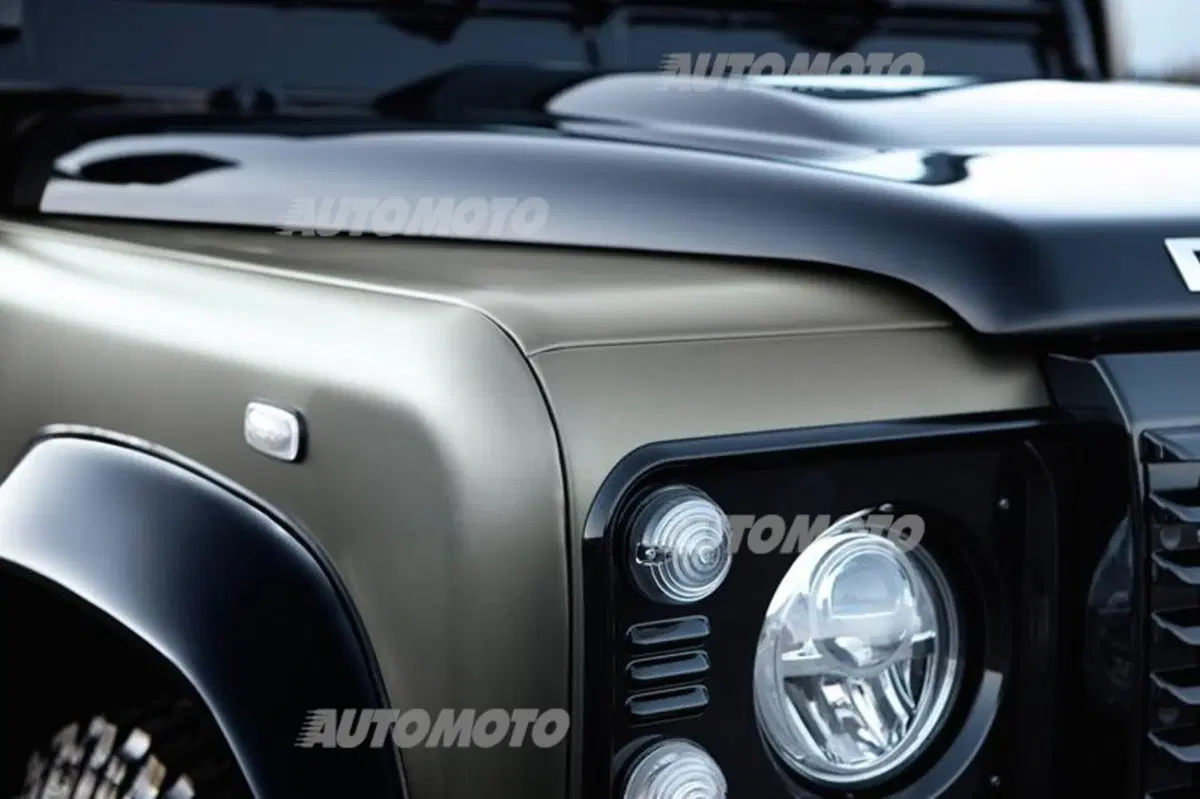 Land Rover Defender: stop alla produzione. Tre edizioni speciali per la fine di un mito (10)