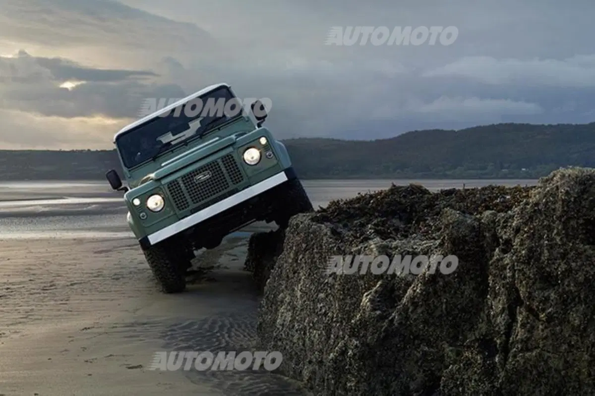 Land Rover Defender: stop alla produzione. Tre edizioni speciali per la fine di un mito (14)