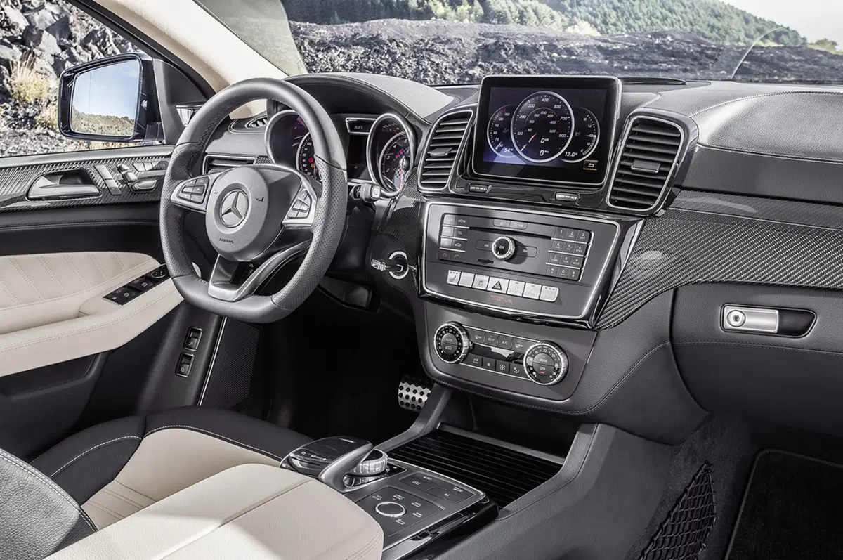 Mercedes Classe C Plug-in Hybrid: efficienza sportiva (8)