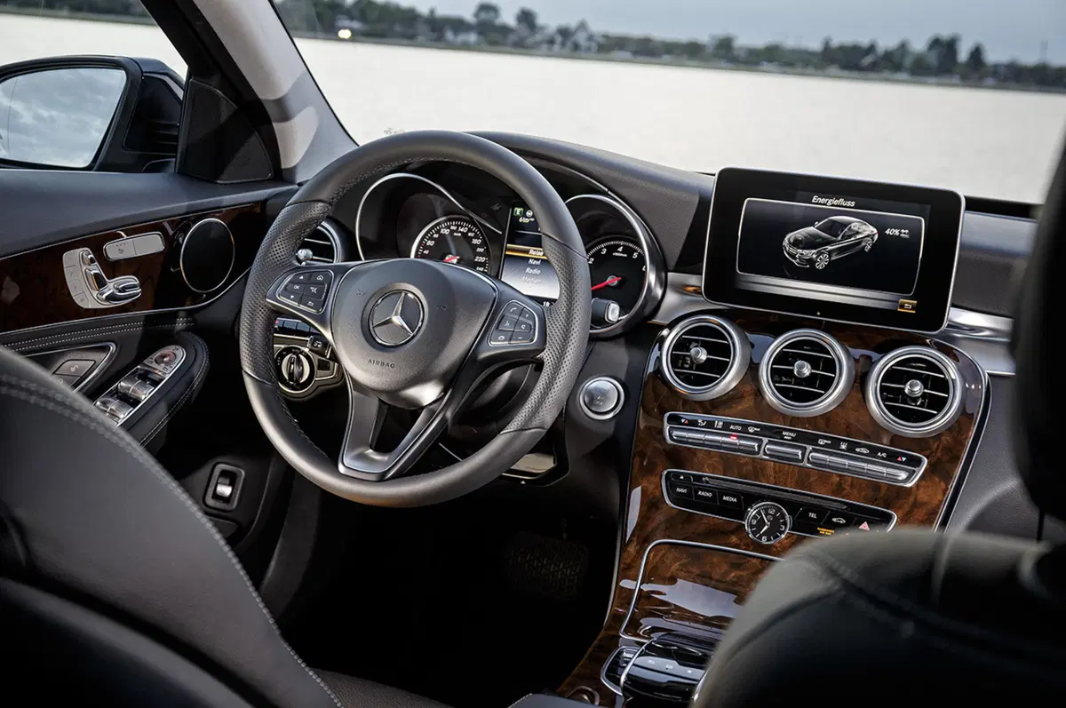 Mercedes Classe C Plug-in Hybrid: efficienza sportiva (9)