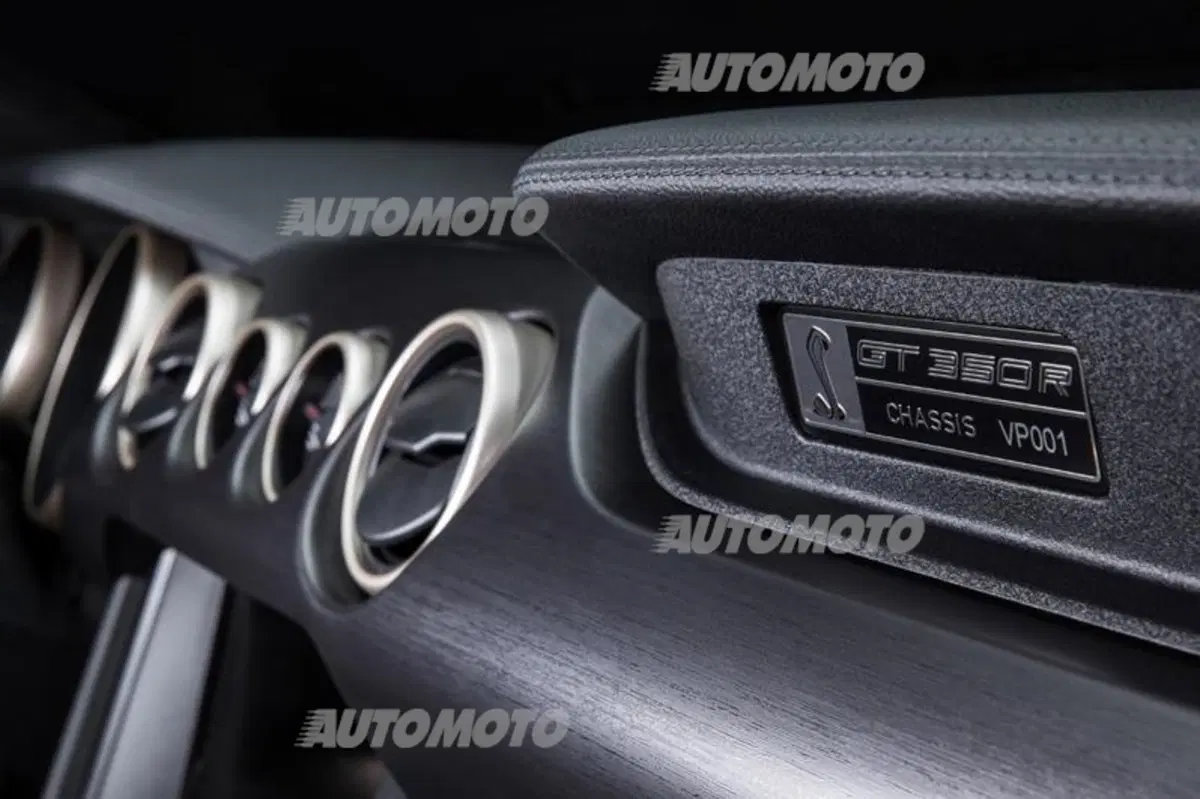 Ford Shelby GT350R: una Mustang track-ready con 500 CV (9)
