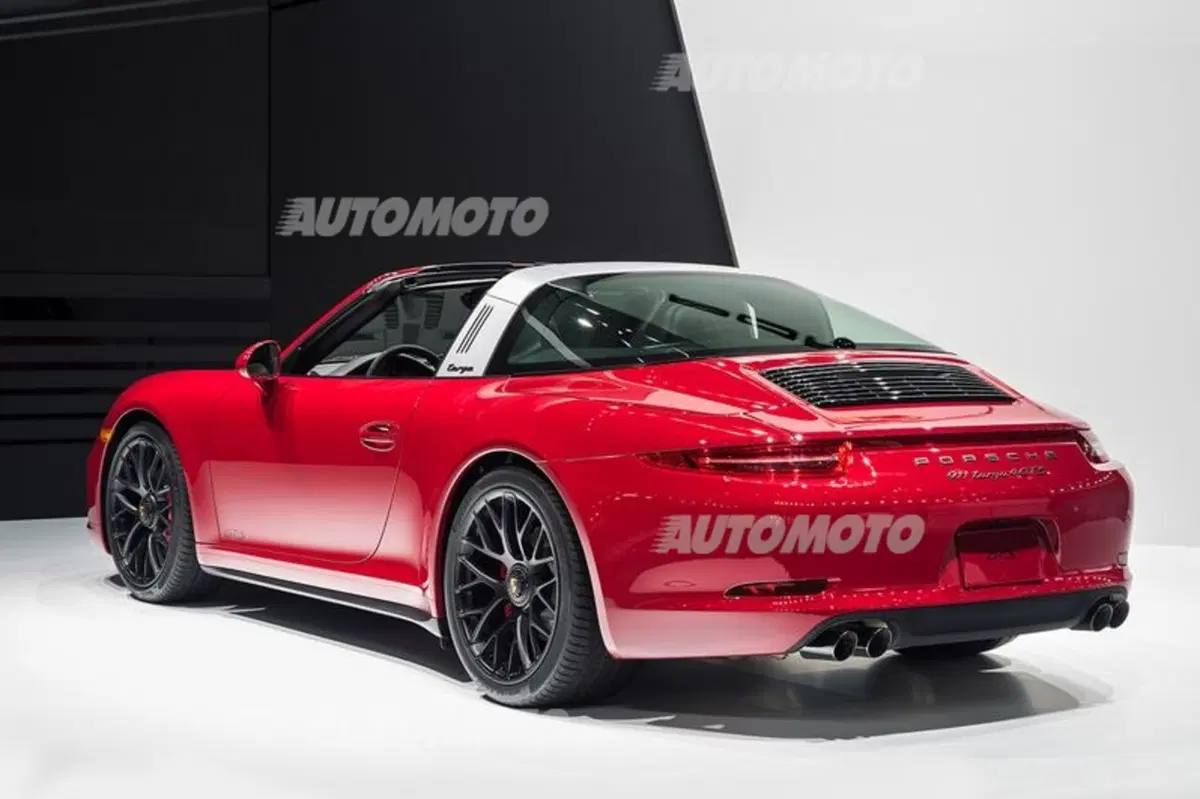 Porsche 911 Targa 4 GTS: spettacolare mix per il 50° (2)