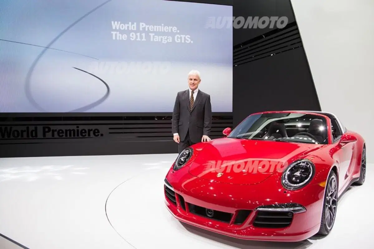 Porsche 911 Targa 4 GTS: spettacolare mix per il 50° (24)