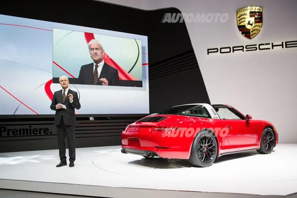Porsche 911 Targa 4 GTS: spettacolare mix per il 50° (25)