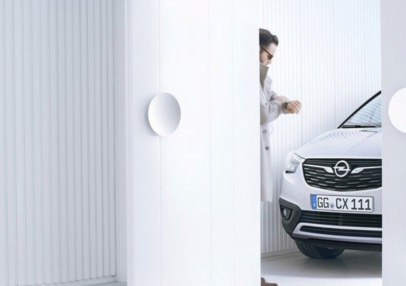 Opel, ecco il teaser della Crossland X