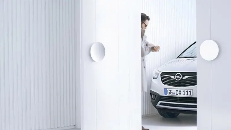 Opel, ecco il teaser della Crossland X