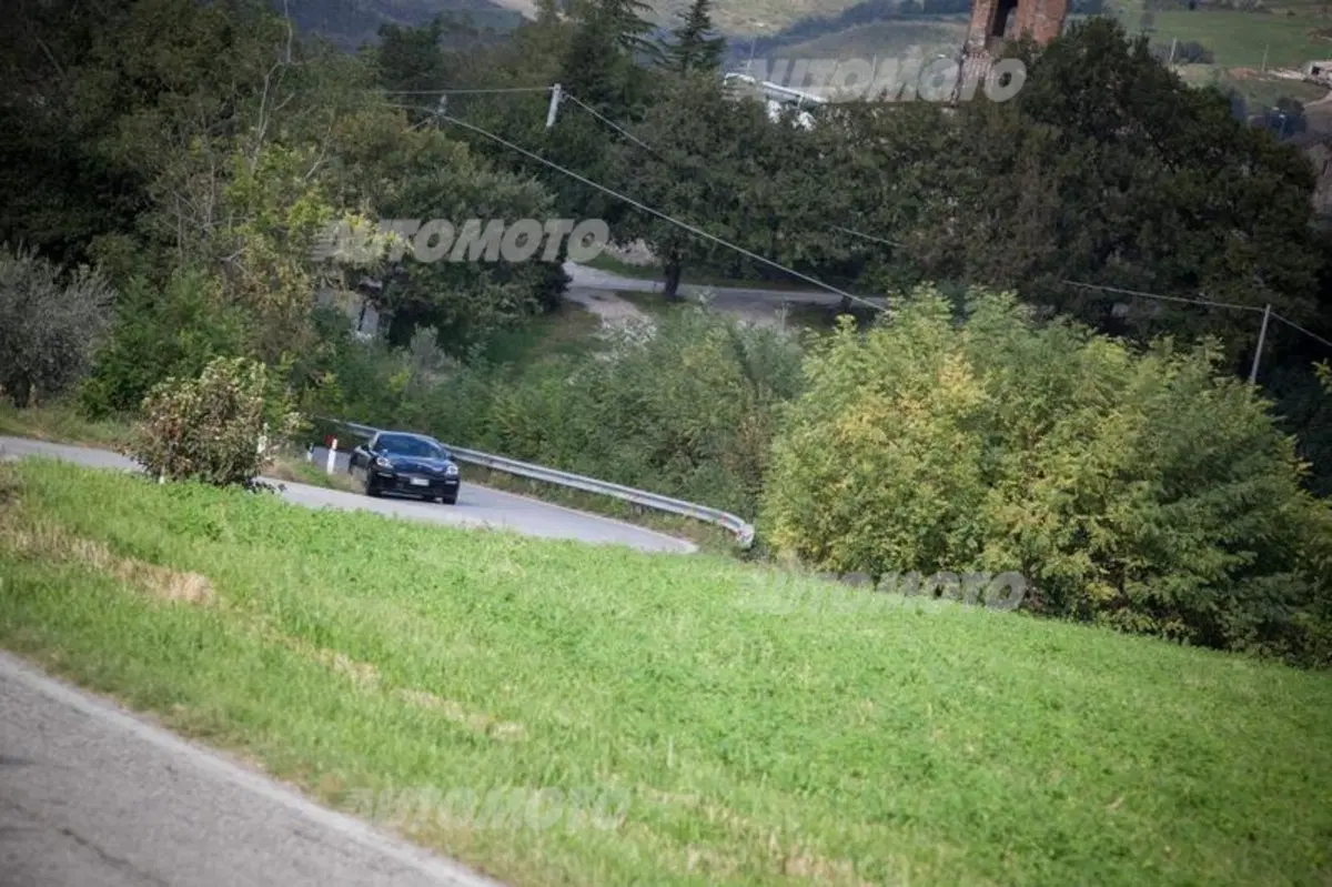 27 km/l con 416 CV? Possibile, con la Porsche Panamera S E-Hybrid (3)