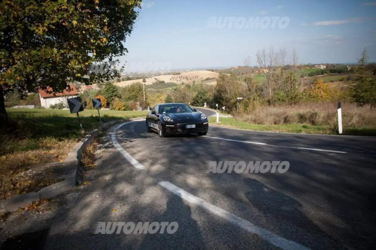 27 km/l con 416 CV? Possibile, con la Porsche Panamera S E-Hybrid (7)