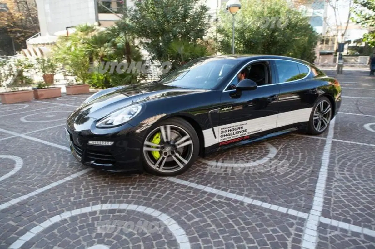27 km/l con 416 CV? Possibile, con la Porsche Panamera S E-Hybrid (11)