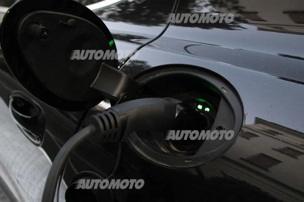 27 km/l con 416 CV? Possibile, con la Porsche Panamera S E-Hybrid (24)