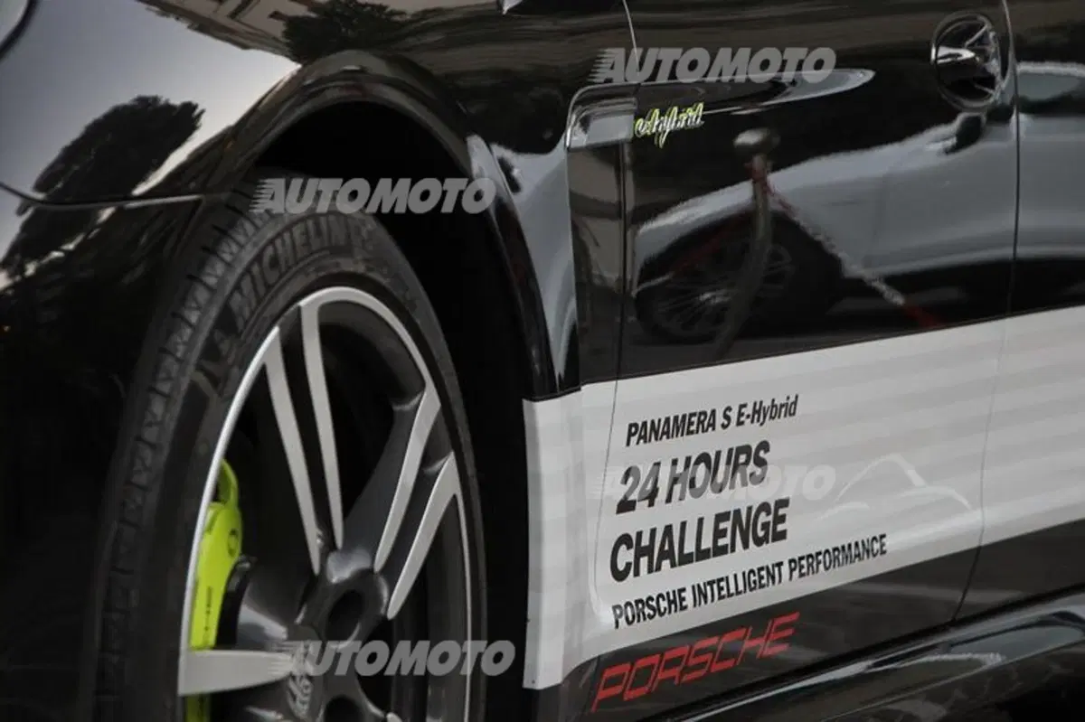 27 km/l con 416 CV? Possibile, con la Porsche Panamera S E-Hybrid (27)