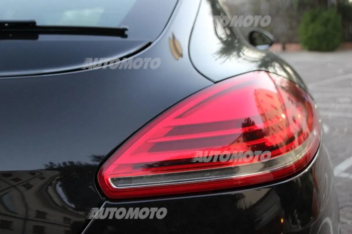 27 km/l con 416 CV? Possibile, con la Porsche Panamera S E-Hybrid (31)