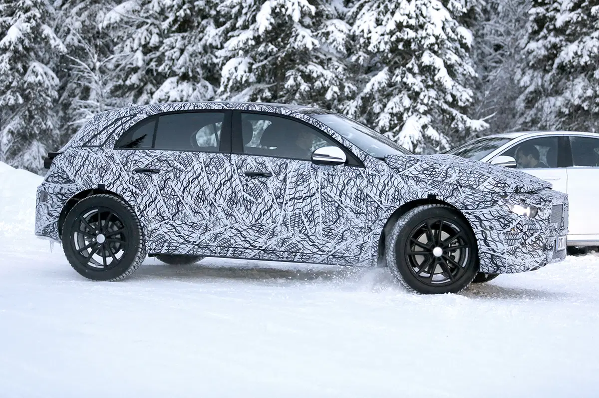 Nuova Mercedes GLA 2018: le prime foto spia