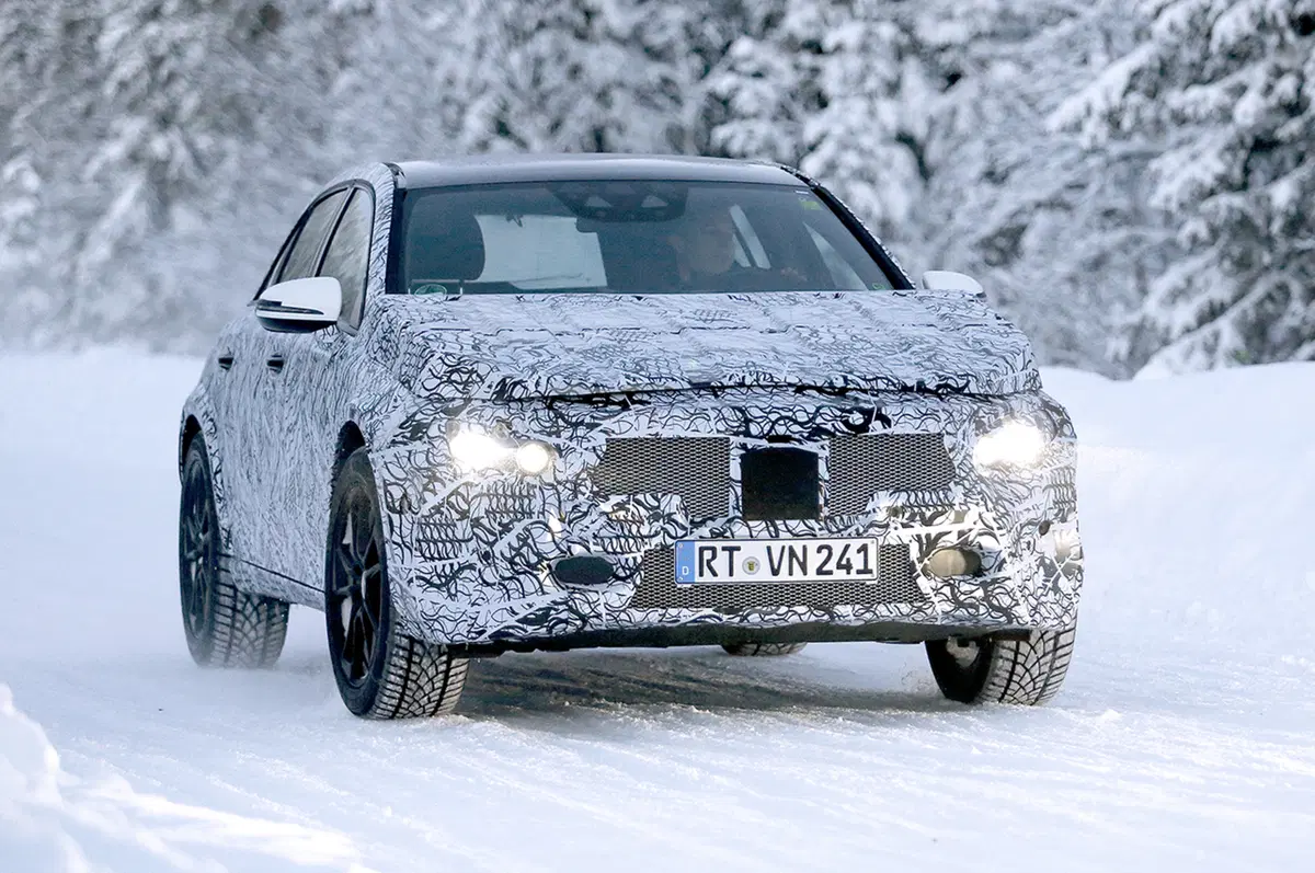 Nuova Mercedes GLA 2018: le prime foto spia (2)