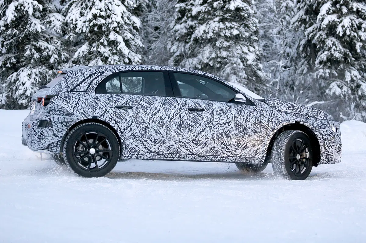 Nuova Mercedes GLA 2018: le prime foto spia (3)
