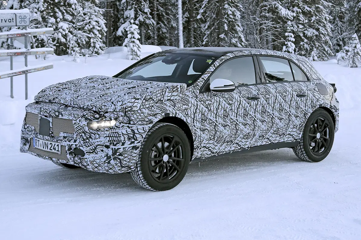 Nuova Mercedes GLA 2018: le prime foto spia (9)