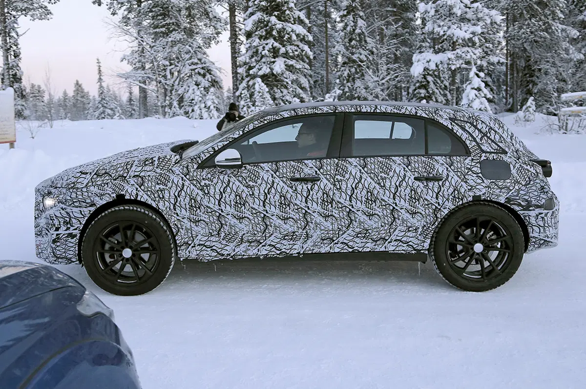 Nuova Mercedes GLA 2018: le prime foto spia (10)