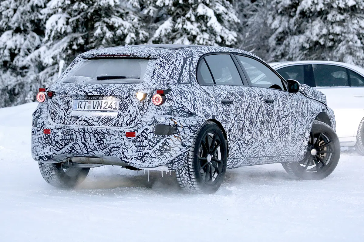 Nuova Mercedes GLA 2018: le prime foto spia (15)
