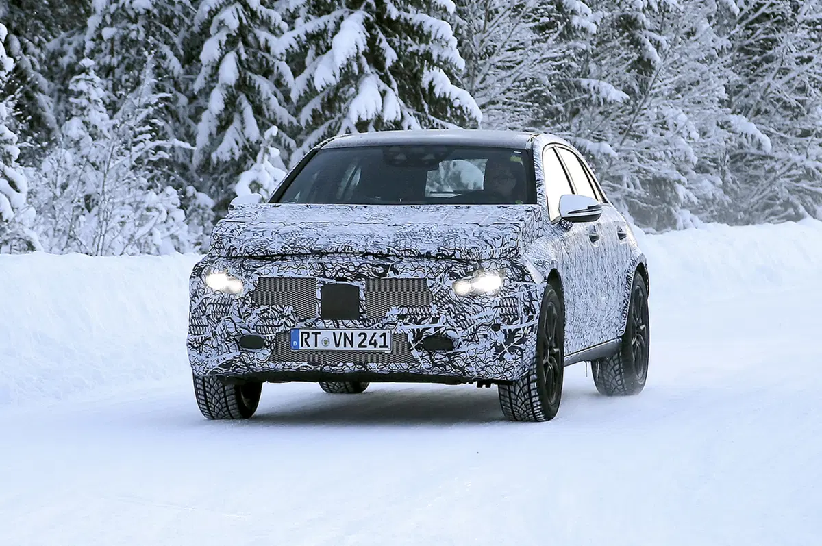 Nuova Mercedes GLA 2018: le prime foto spia (14)