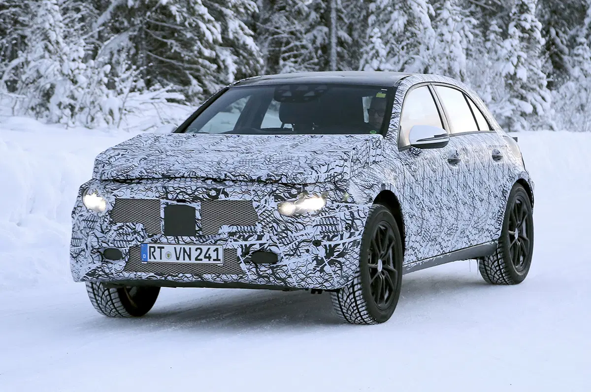 Nuova Mercedes GLA 2018: le prime foto spia (16)