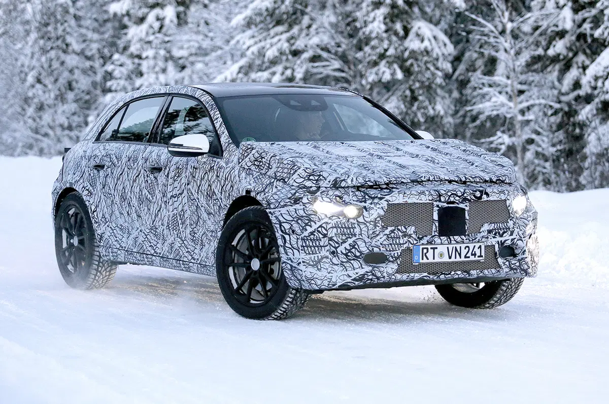 Nuova Mercedes GLA 2018: le prime foto spia (12)