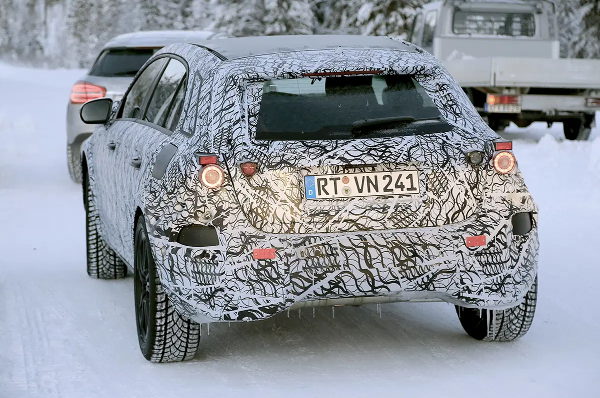 Nuova Mercedes GLA 2018: le prime foto spia (17)