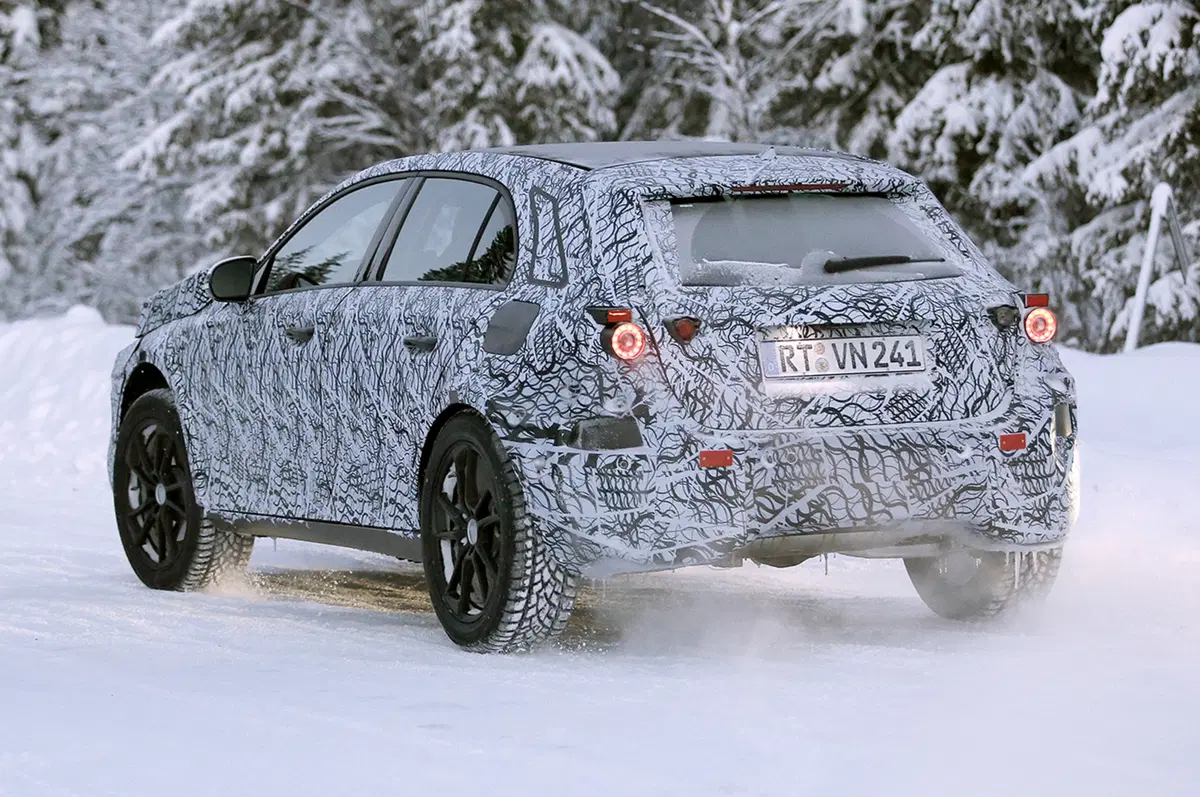 Nuova Mercedes GLA 2018: le prime foto spia (18)