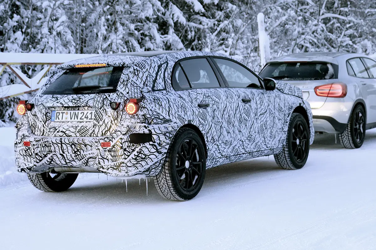 Nuova Mercedes GLA 2018: le prime foto spia (21)