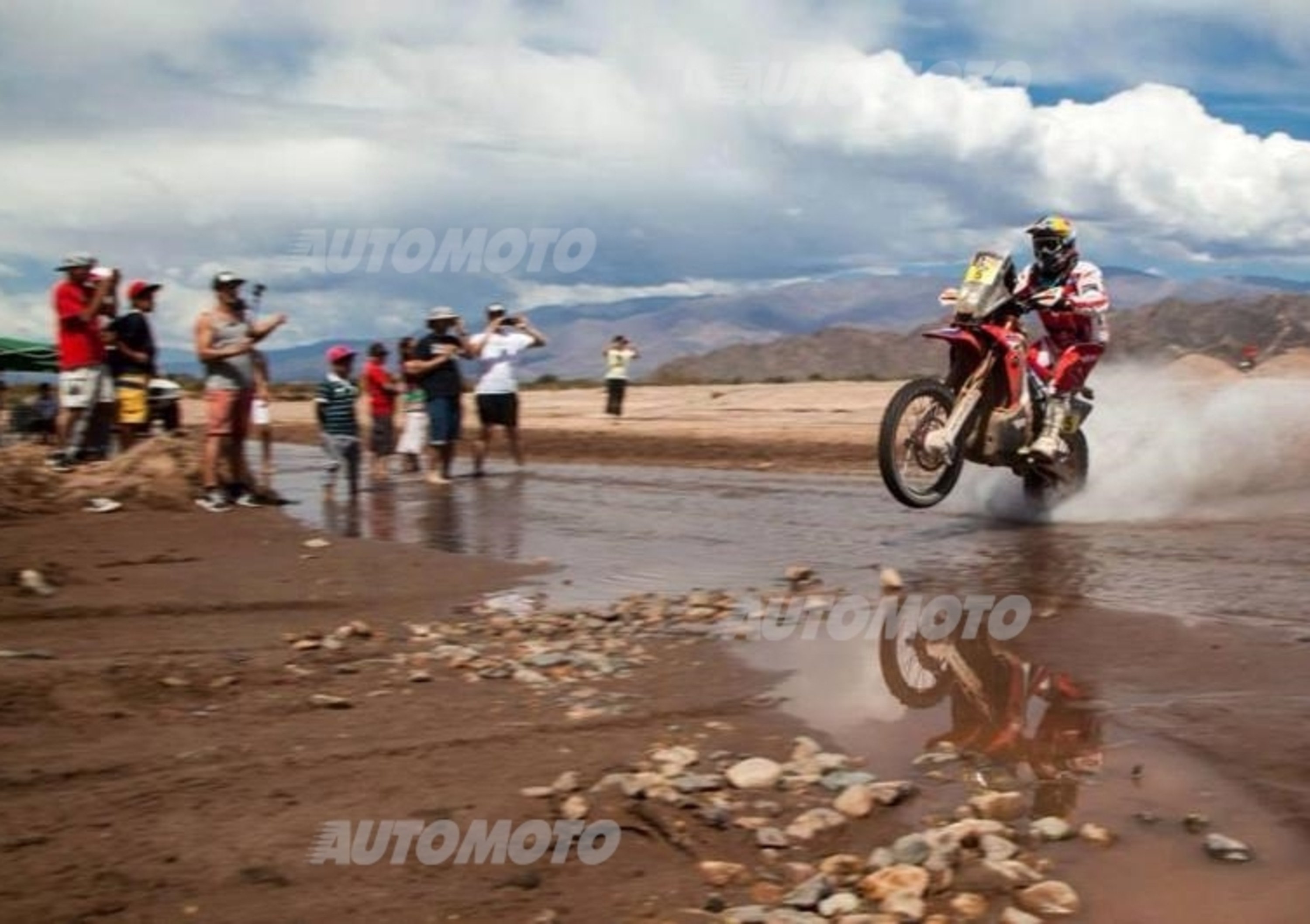 Dakar 2015, Tappa 11. Barreda (Honda) vince nelle moto, Al-Attiyah (Mini) nelle auto